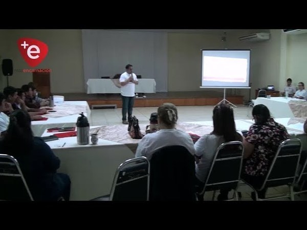 TALLER CON DOCENTES Y EX BECARIOS EN ENCARNACIÓN