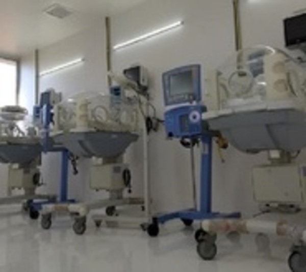 Los bebés se mueren por carencia de 300 camas de terapia intensiva - Paraguay.com