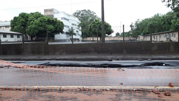 Asfalto hundido en zona de obras en San Lorenzo - Nacionales - ABC Color