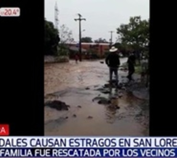 Funcionarios de una empresa rescatan a familia atrapada en San Lorenzo - Paraguay.com