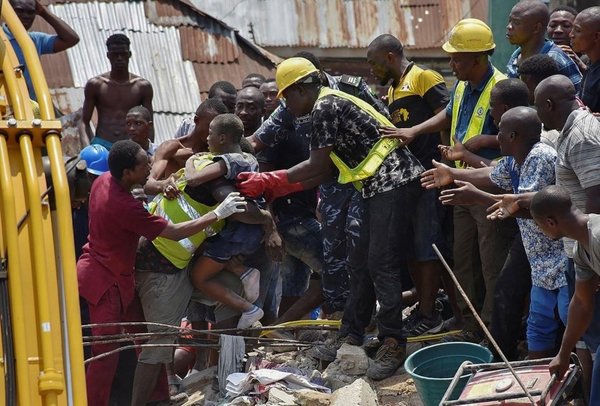 Asciende a 20 el número de muertos en el derrumbe en Nigeria | Paraguay en Noticias