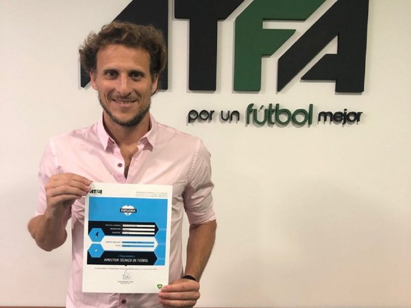 Diego Forlán ya tiene su título de entrenador en Argentina