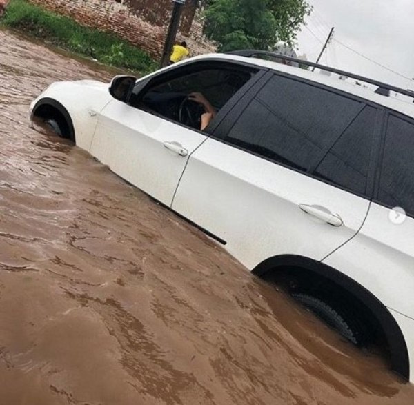 DESESPERACIÓN Fátima Román quedó atrapada en feroz raudal y se inundó