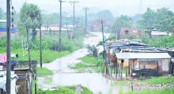 Damnificados no retornan por temor a que suba nivel del río por las lluvias - Edicion Impresa - ABC Color