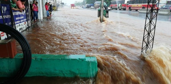 Zona del fallido Metrobús se convirtió en río - Nacionales - ABC Color
