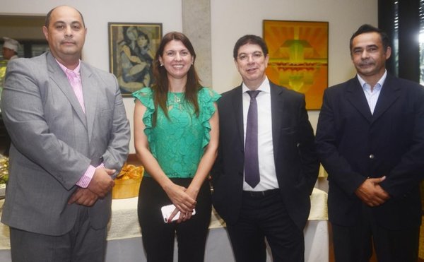 Agasajo al Dr. Manuel Otero en la Embajada Argentina - Edicion Impresa - ABC Color