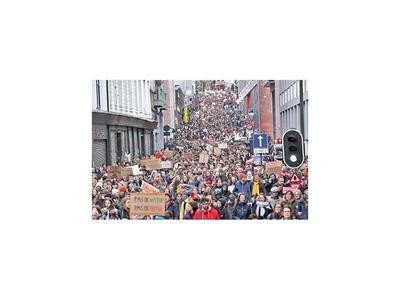 Estudiantes de todo el mundo marchan contra calentamiento