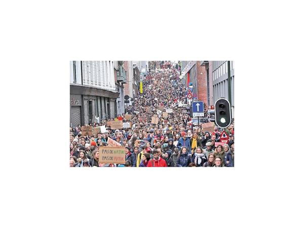 Estudiantes de todo el mundo marchan contra calentamiento