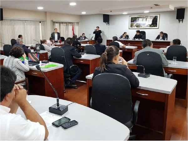 Alto Paraná: Junta rechaza ejecución presupuestaria de Fernando Schuster
