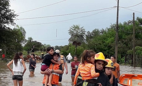 HOY / Tras seguidilla de días lluviosos finalmente asisten a damnificados