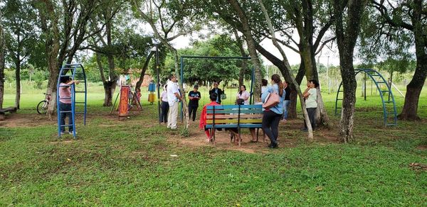 Emprendedoras de Atyra conocen proyecto de agricultura familiar