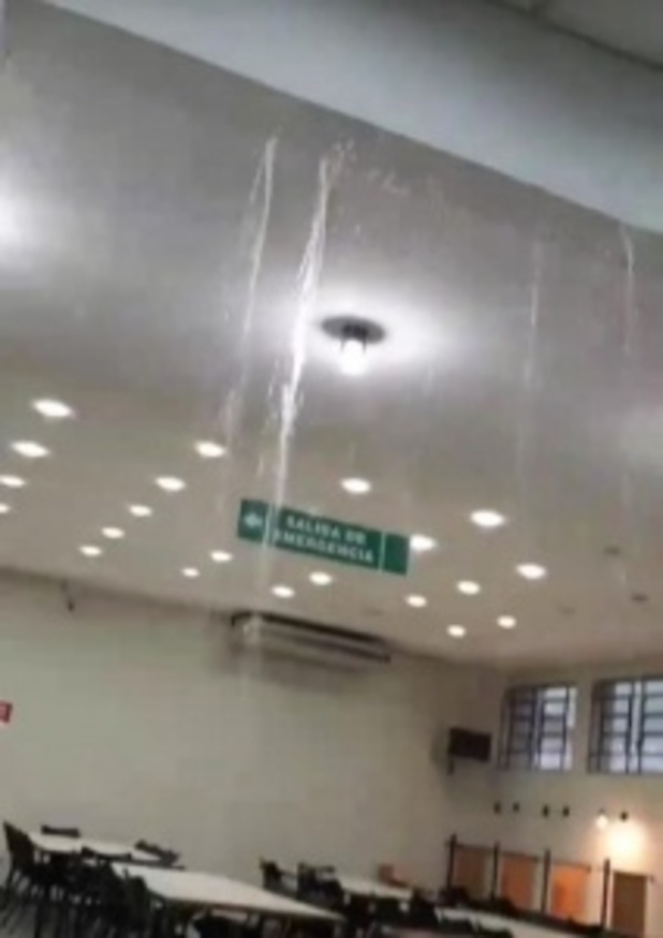 Sede de ingeniería UNA se convirtió en una "piscina" - ADN Paraguayo