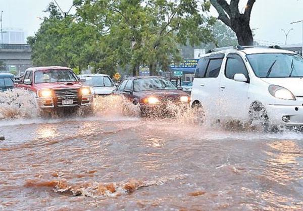 La lluvia creó caos en el tránsito en varias ciudades de Central - ADN Paraguayo