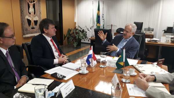 Acuerdan intercambiar contenidos sobre el área agropecuaria | .::Agencia IP::.