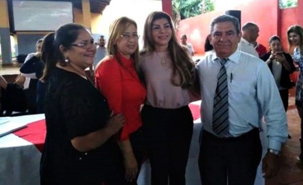 Llamativa presencia de Lilian González en visita de Perla al CEM