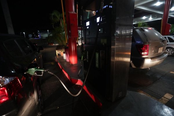 Desplome de la producción petrolera de Venezuela se acelerará tras apagón - Internacionales - ABC Color