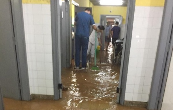 Director de hospital inundado niega problemas edilicios
