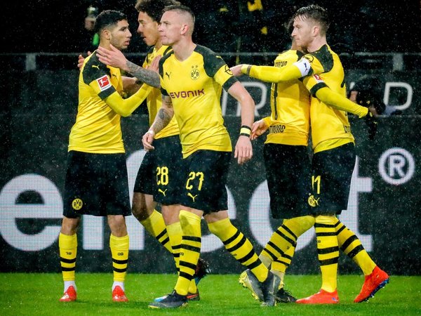 Reus da al Dortmund triunfo agónico que le devuelve el liderado provisional