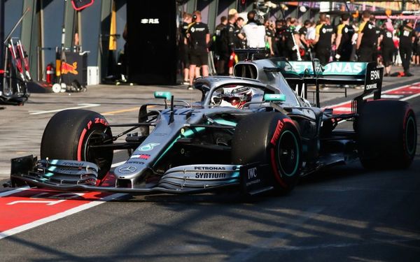 Hamilton y Mercedes se hacen con la 1ª pole del año