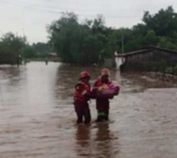 Más de 2.000 familias fueron afectadas por los temporales - Paraguay.com