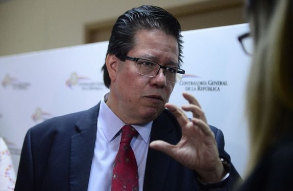 Contralor depositó G. 958 millones, pero declaró 0 - Edicion Impresa - ABC Color