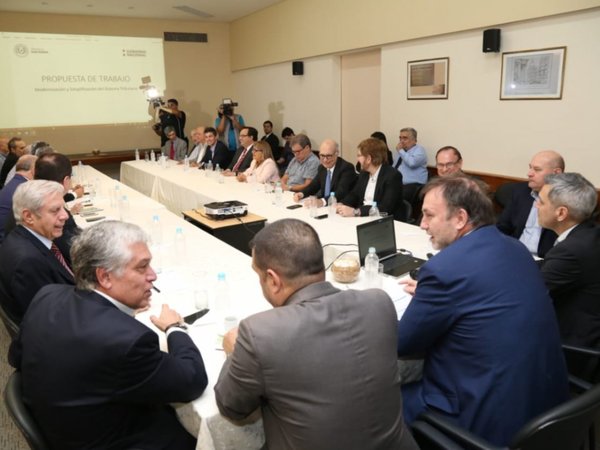 Deducciones del IRP generan choque entre el Gobierno y los empresarios