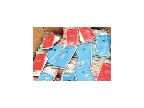 Fiscal incauta 2.340 fundas de celulares por valor millonario