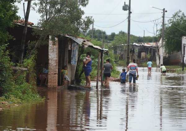 Más de 2.000 familias desplazadas en Paraguay por las intensas lluvias » Ñanduti