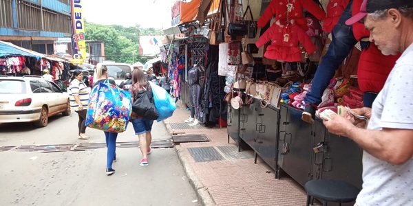 Considerable ingreso de turistas, pero con muy pocas ventas, se quejan - ADN Paraguayo