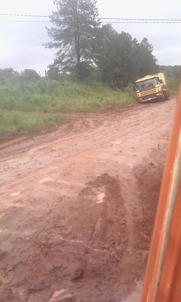 Moradores del km 12 Monday, castigados por lluvias y camino de tierra intransitable - ADN Paraguayo
