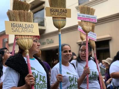 Sueldo mínimo a trabajadoras domésticas: "Mentira que vamos a perder empleos" » Ñanduti