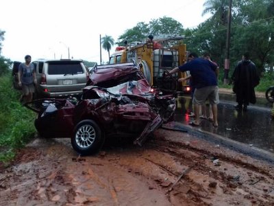 Accidente de tránsito deja dos fallecidos y un herido en Limpio