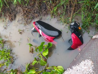 Aprovechan falta de control en el río para robar motocicletas