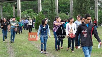 INTENDENTE DE SAN JUAN DEL PARANÁ LOGRÓ TRANSPORTE UNIVERSITARIO.