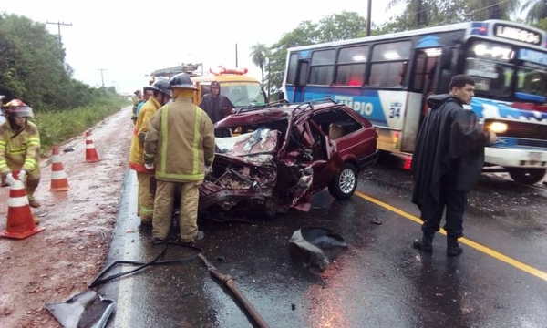 HOY / Dos fallecidos en accidente en Limpio