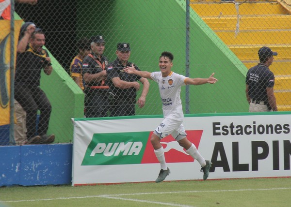 Luqueño saca 3 puntos vitales de Capiatá - ADN Paraguayo