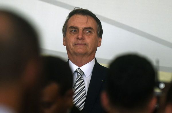 Bolsonaro parte rumbo a EEUU para reforzar alianza con Trump