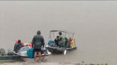 Bajo la lluvia y en balsas, por el sueño de la Copa Paraguay