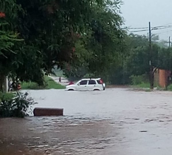 SOS por inundaciones en barrio Ñu Pora de San Lorenzo - Nacionales - ABC Color