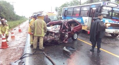 Dos jóvenes murieron en un choque frontal