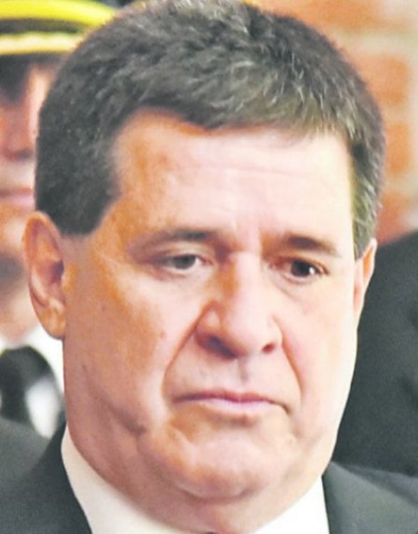 Senadores esperan a Horacio Cartes hoy - Edicion Impresa - ABC Color