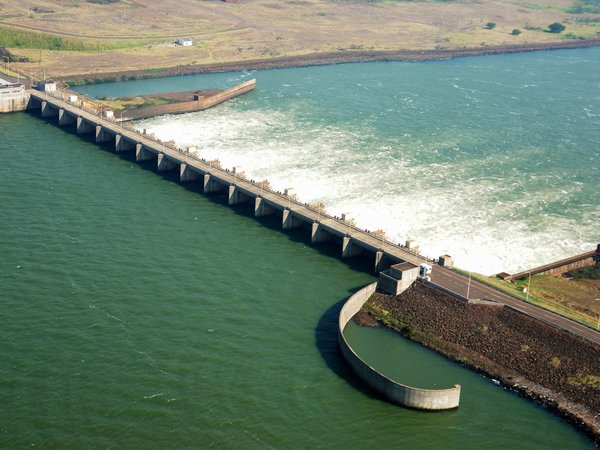 Yacyretá pagó USD 1,2 millones a la cúpula paraguaya en solo 6 meses