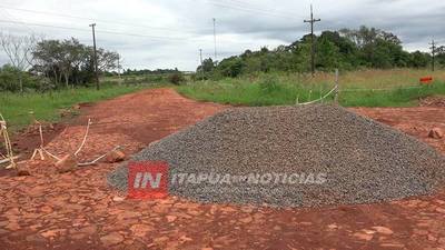 SAN COSME: HISTÓRICO EMPEDRADO EN CALLE 5 AVANZA SIN CONTRATIEMPOS.