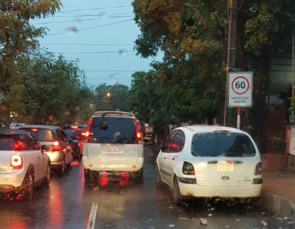 HOY / Caótico ingreso a la capital: lluvias dejaron muchos baches