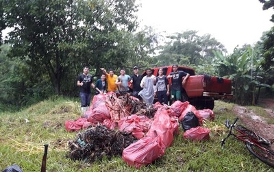 Voluntarios participaron de limpieza del arroyo Saltito, límite entre Franco y CDE