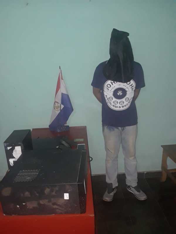 Atrapan a hombre que entró a un motel y robó dinero, computadora y celulares