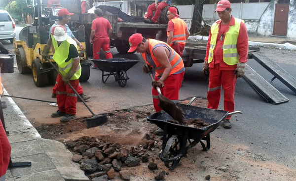 Tras intensas lluvias, Municipalidad de Asunción inicia reparación de calles - .::RADIO NACIONAL::.
