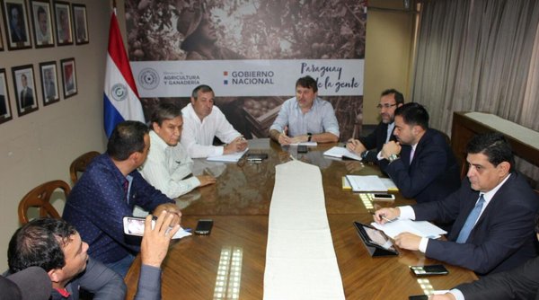 MAG anuncia créditos flexibles a unos 4000 productores - .::RADIO NACIONAL::.