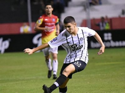 La jugada "a lo Ronaldinho" del más joven de Libertad  