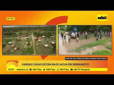 Varias casas bajo el agua en Remansito - Tv - ABC Color